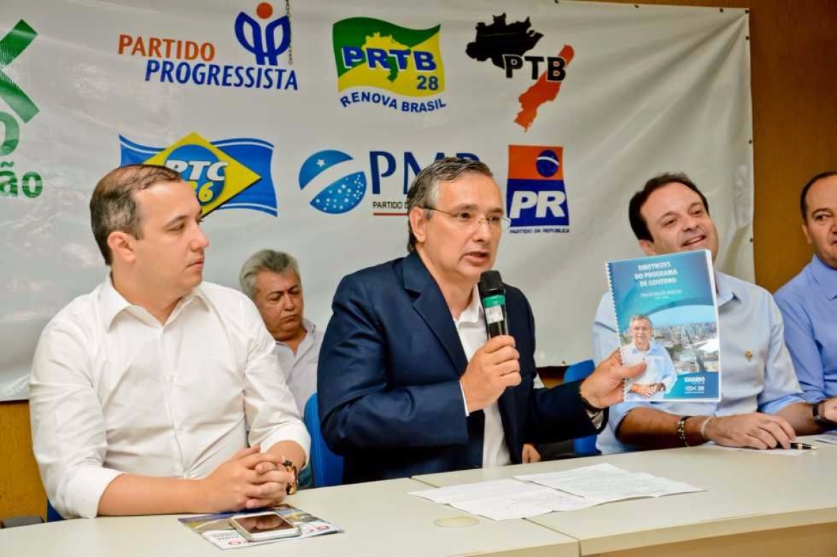 Bloco composto pelo PSC anuncia apoio  pr-candidatura de Valadares Filho (Foto: Assessoria Eduardo Amorim)