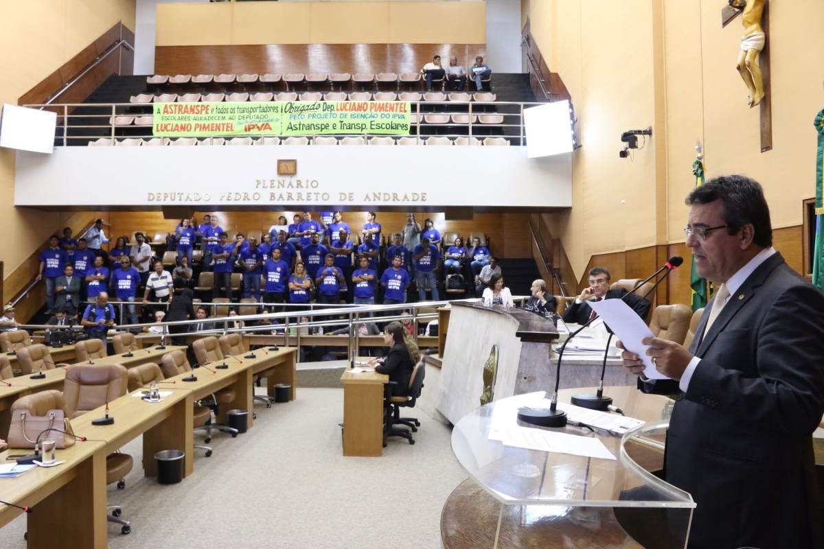 Luciano Pimentel e a presen�a forte de transportadores escolares: alcance social (Foto: Diego Barboza/Assessoria Luciano Pimentel)