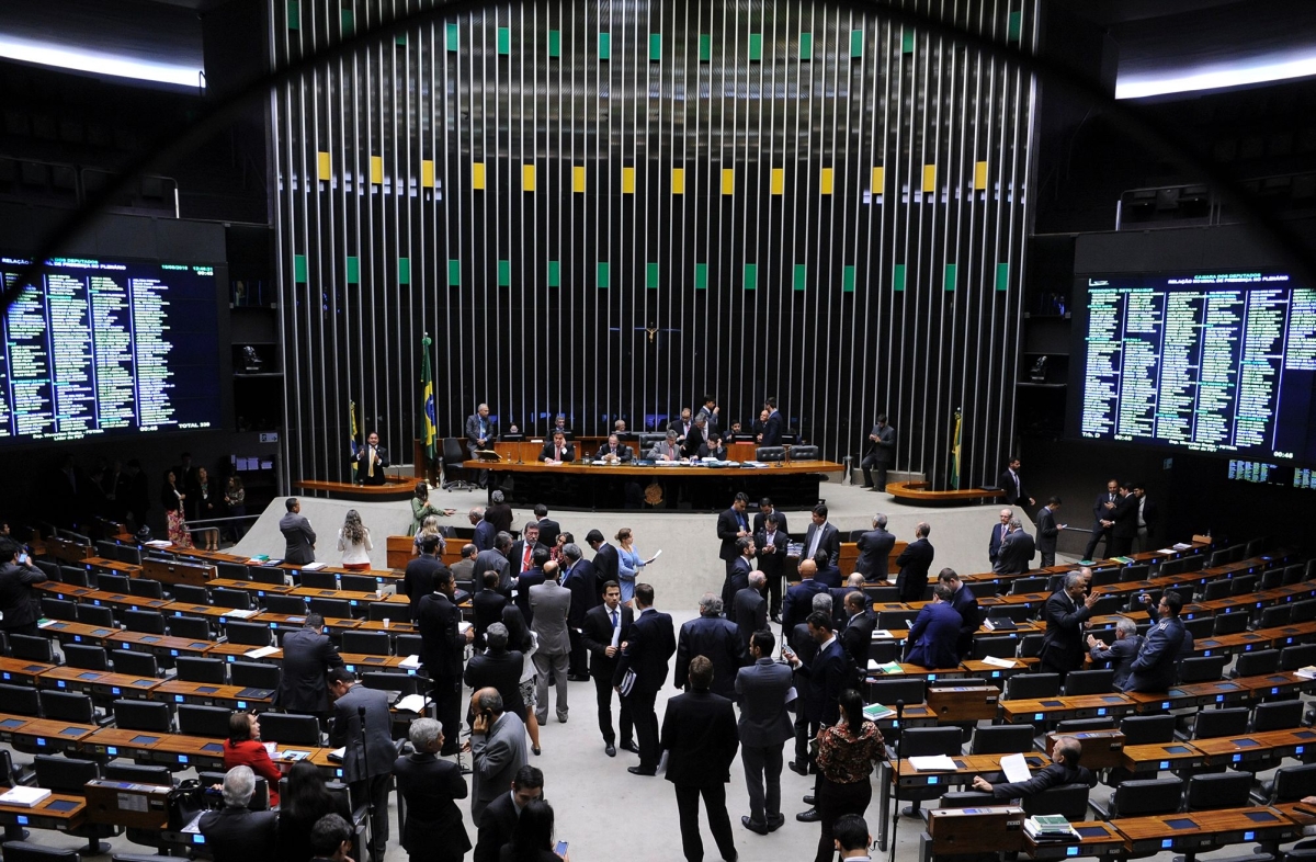 Devido ao baixo quorum, governo e oposio concordaram com o adiamento da votao para que os destaques ao projeto que renegocia dvidas dos estados sejam discutidos (Foto: Alex Ferreira/Cmara dos Deputados)