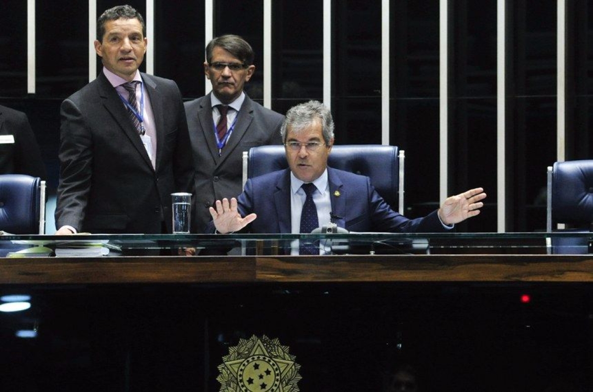 O senador Jorge Viana (PT-AC) na presidncia da sesso que aprovou o texto do acordo do clima (Foto: Geraldo Magela/Agncia Senado)