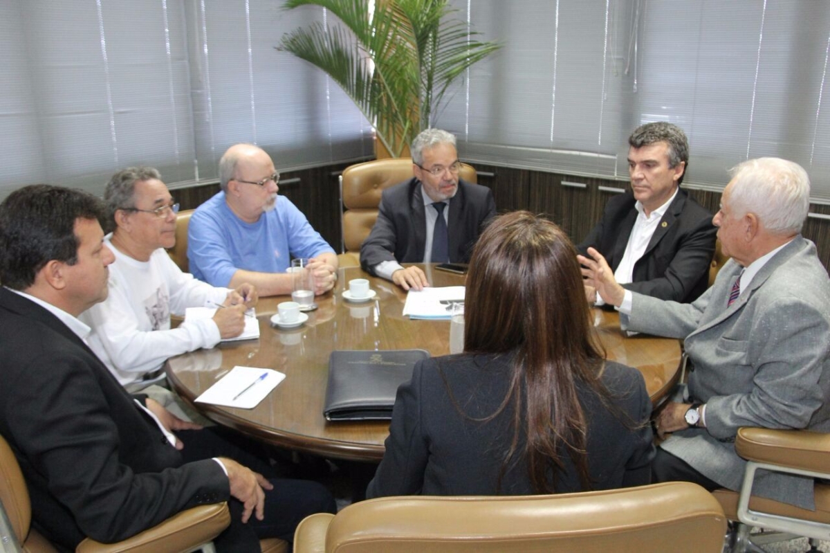 Presidente da Alese se rene para definir comemoraes do centenrio de Manoel Cabral Machado (Foto: Jorge Henrique/Agncia Alese)