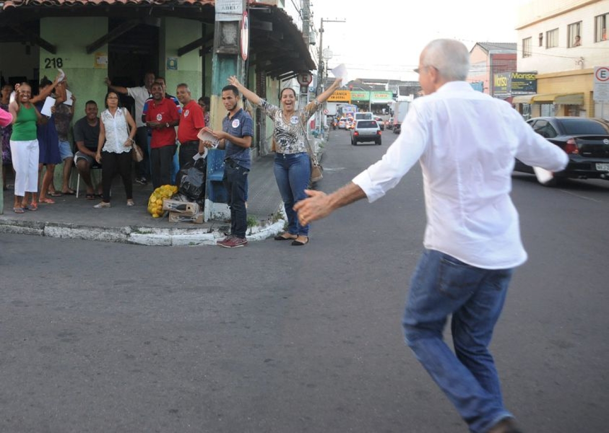 Edvaldo Nogueira e Eliane Aquino realizam primeira caminhada da campanha (Foto: Assessoria Edvaldo Nogueira)