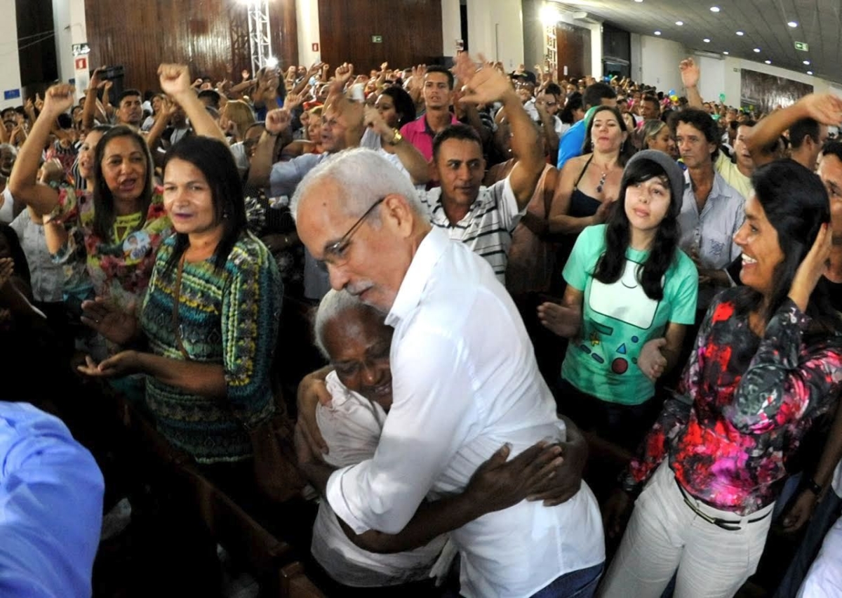 Em evento com evanglicos, Edvaldo Nogueira e Eliane Aquino se comprometem com pauta social (Foto: Janana Santos/Assessoria Edvaldo Nogueira)