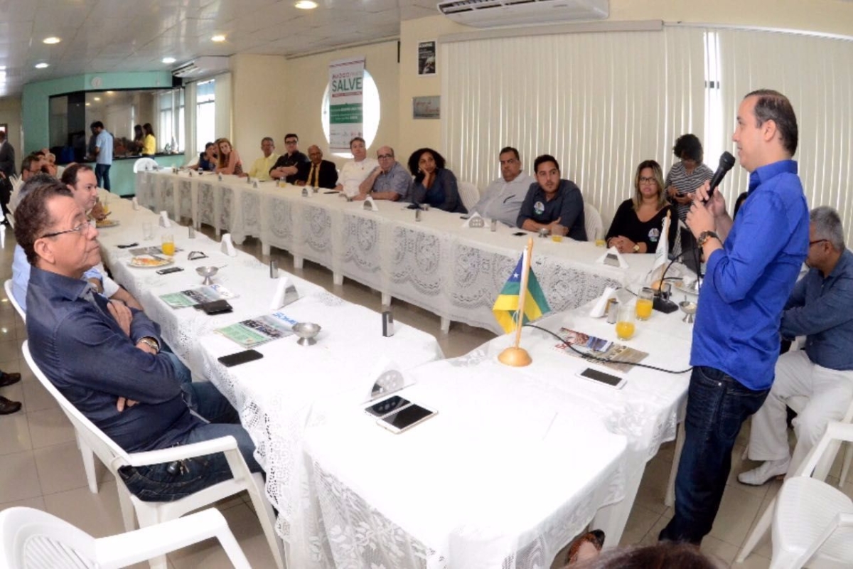 Valadares Filho apresenta Plano de Governo a Sociedade M�dica de Sergipe (Foto: Assessoria Valadares Filho)