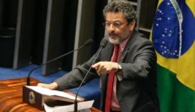 Senador Paulo Rocha citou o ministro do STF Gilmar Mendes como um magistrado com claras tendncias polticas e criou um grande bate-boca entre os senadores (Imagem: Antonio Cruz/Agncia Brasil)