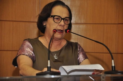 Ana Lcia lamenta morte de Ccero 