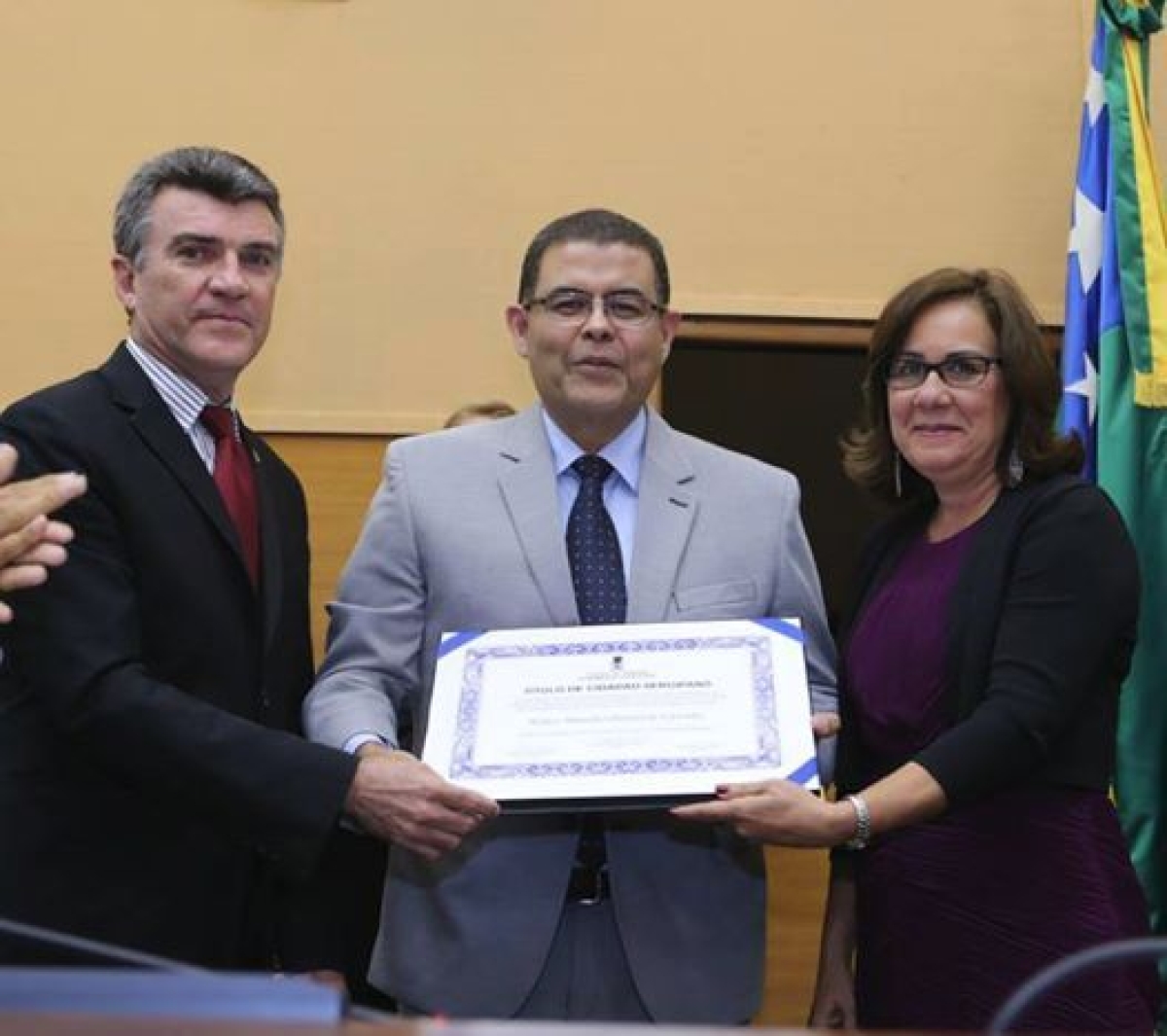 Garibalde Mendona prestigia entrega do ttulo de cidado sergipano ao mdico Walter Marcelo (Imagem: Csar de Oliveira/Agncia Alese)