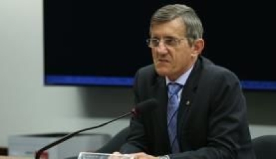 Deputado Darc�sio Perondi disse que as �reas de sa�de e educa��o n�o sofrer�o cortes (Imagem: Fabio Rodrigues Pozzebom/Ag�ncia Brasil)