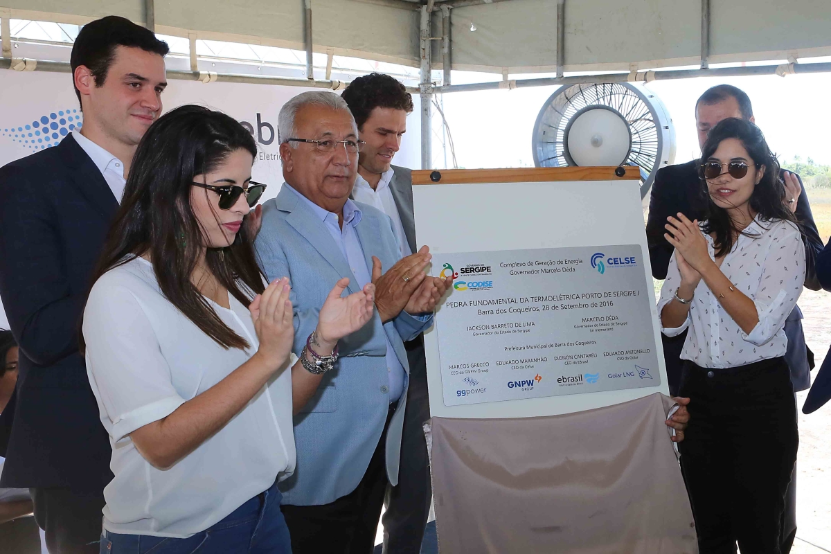 Jackson Barreto, ao lado do presidente da GG Power, Marcos Grecco, e demais investidores, lan�ou a pedra fundamental da Usina Termoel�trica (UTE) Porto de Sergipe I (Imagem: Jorge Henrique/ASN)