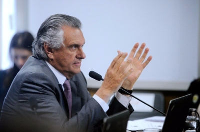 O relator, Ronaldo Caiado, tambm considera que recursos da contribuio sindical no so privados e de propriedade de sindicatos ou das centrais sindicais (Imagem: Marcos Oliveira/Agncia Senado)