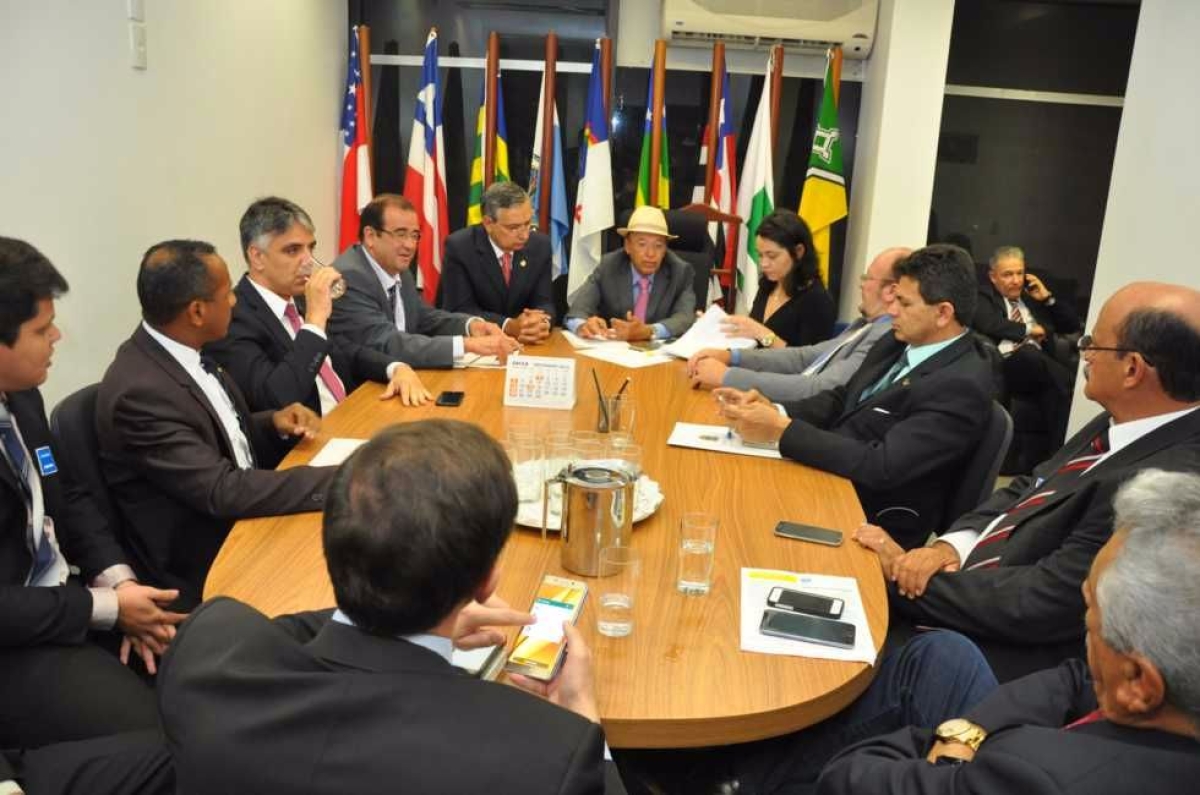 Eduardo Amorim questiona ausncia do Governo na reunio da bancada federal: 