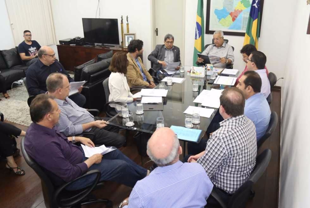 Governador reuniu secretrios para tratar de investimentos do Proinveste (Imagem: Jorge Henrique/ASN)