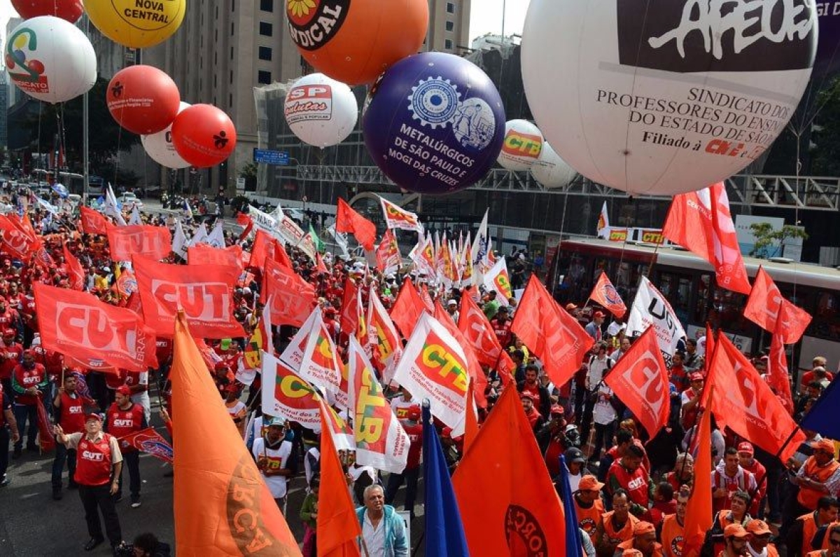 Ato das centrais sindicais na Avenida Paulista, em So Paulo, em 16 de agosto de 2016 (Imagem: Rovena Rosa/Agncia Brasil)
