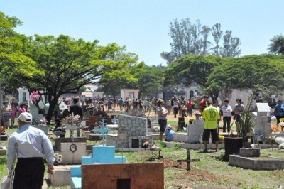 Deputado Garibaldi Mendona presta homenagens no Dia de Finados (Imagem: Site Garibalde Mendona)