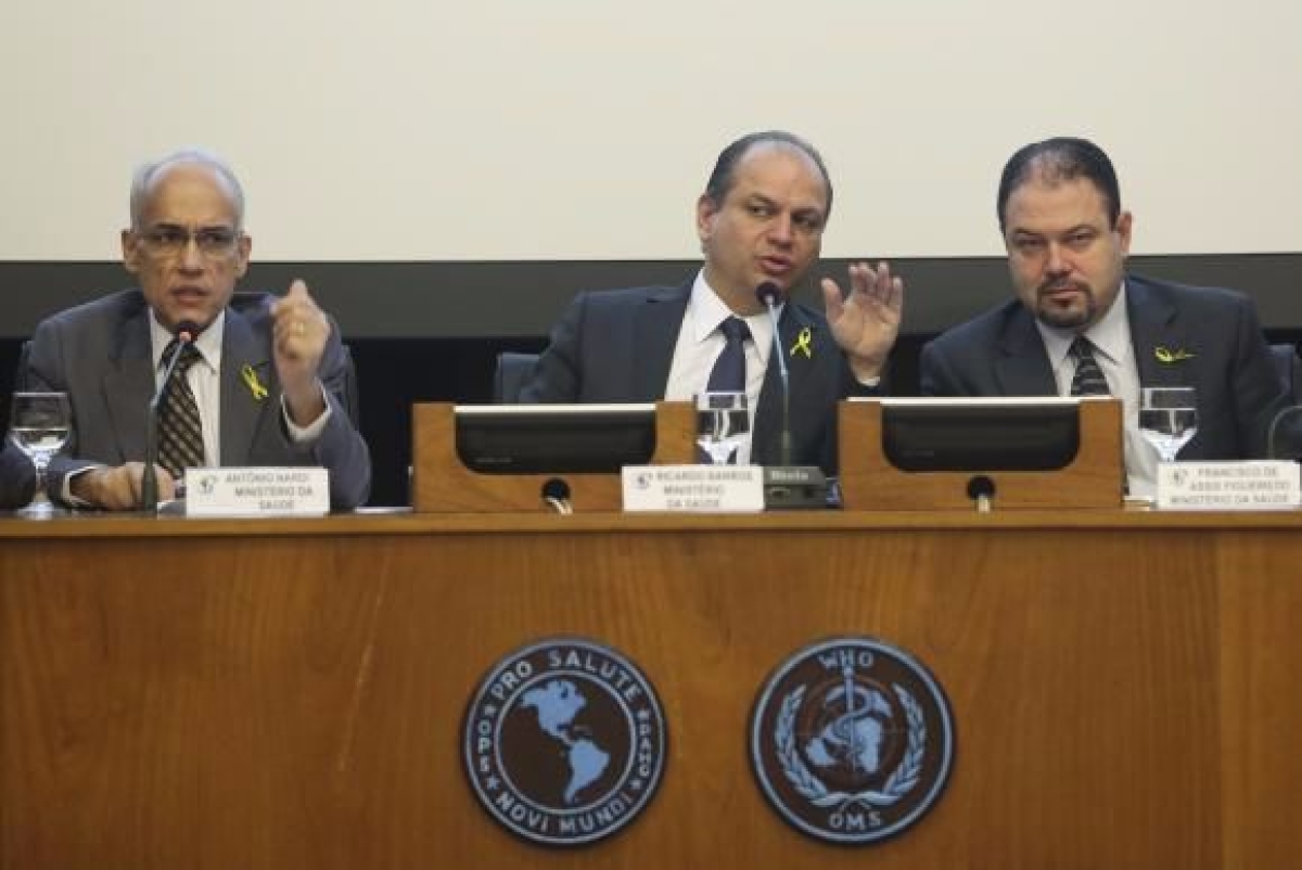 O ministro da Sade, Ricardo Barros (ao centro), lana a nova campanha de preveno s hepatites de 2016, na sede da Organizao Pan-americana de Sade (Opas) (Foto: Elza Fiuza/Agncia Brasil)